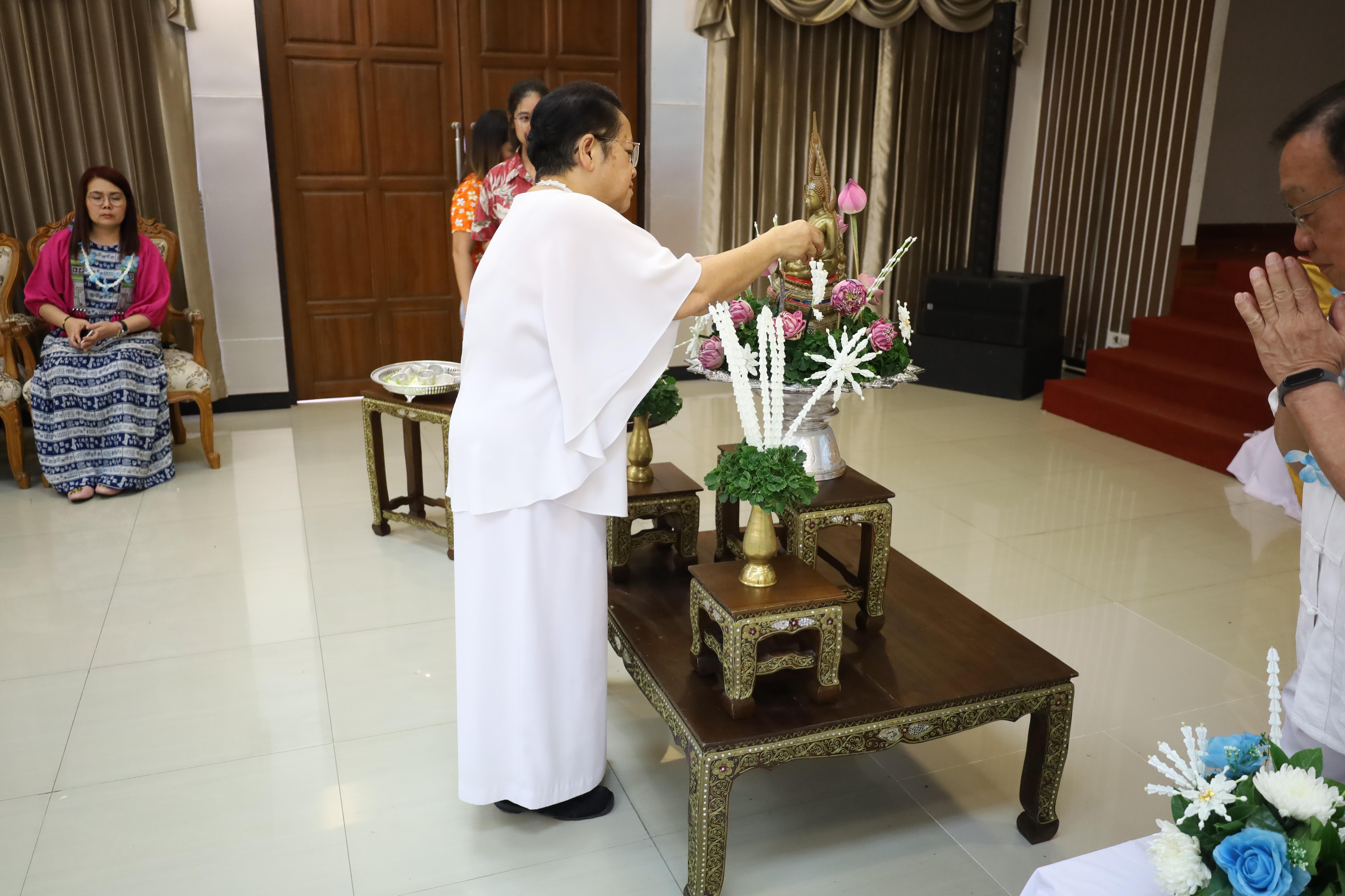 256. วันที่ 26 เมษายน 2568 สาขาการบริหารการศึกษา ได้จัดกิจกรรมรดน้ำดำหัวคณาจารย์ระดับบัณฑิตศึกษา ประจำสาขาการบริหารการศึกษา ณ ห้องประชุมครุร่มสัก 1 ชั้น 3 อาคารคณะครุศาสตร์